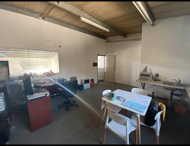 221M² WAREHOUSE TO LET IN GLEN ANIL